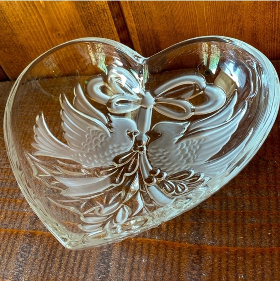 Vintage Heart Shaped Glass Trinket Dish - Picture 3 of 7